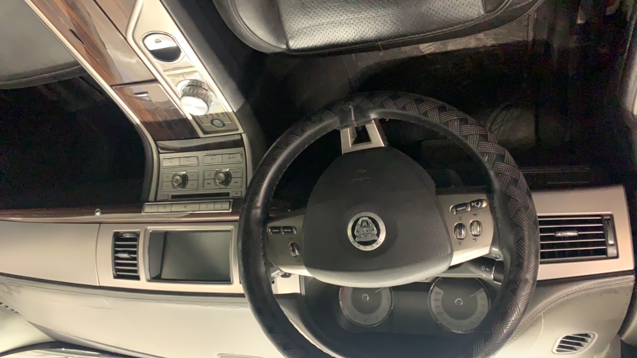 جاگوار XF